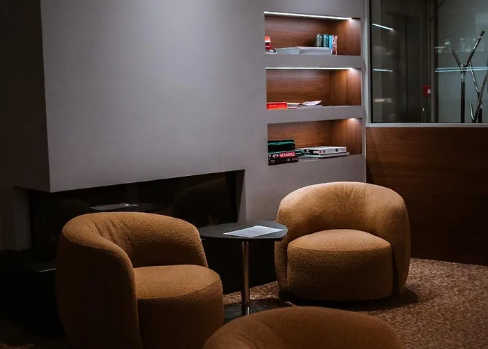Square Hotel